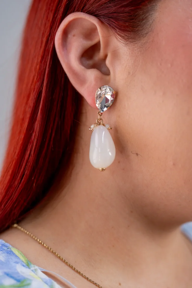 Aretes de Gota Curvy con Cristal Superior y Piedra Blanca Estilo Opalina - Imagen 3