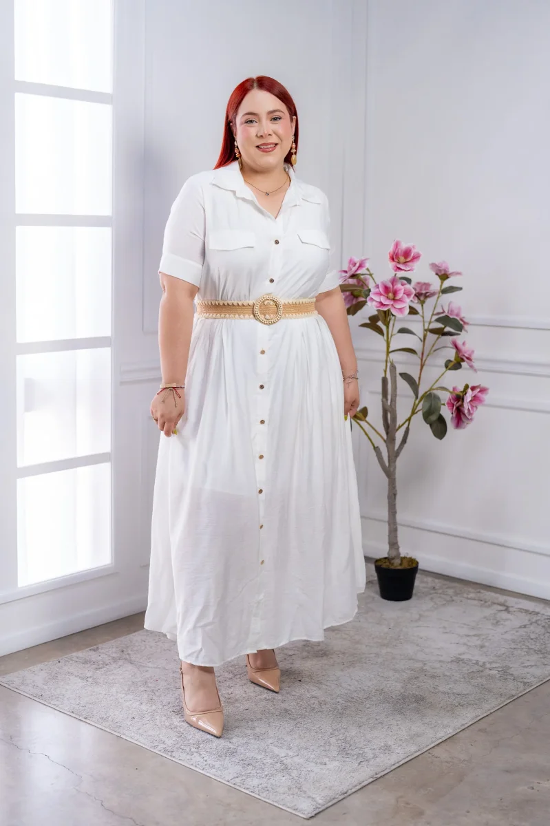 Vestido Maxi Camisero Curvy Blanco con Botones y Cinturón de Paja