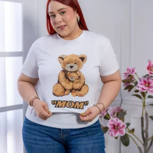 Playera Curvy Blanca MOM con Osito de Pedrería y Aplicaciones