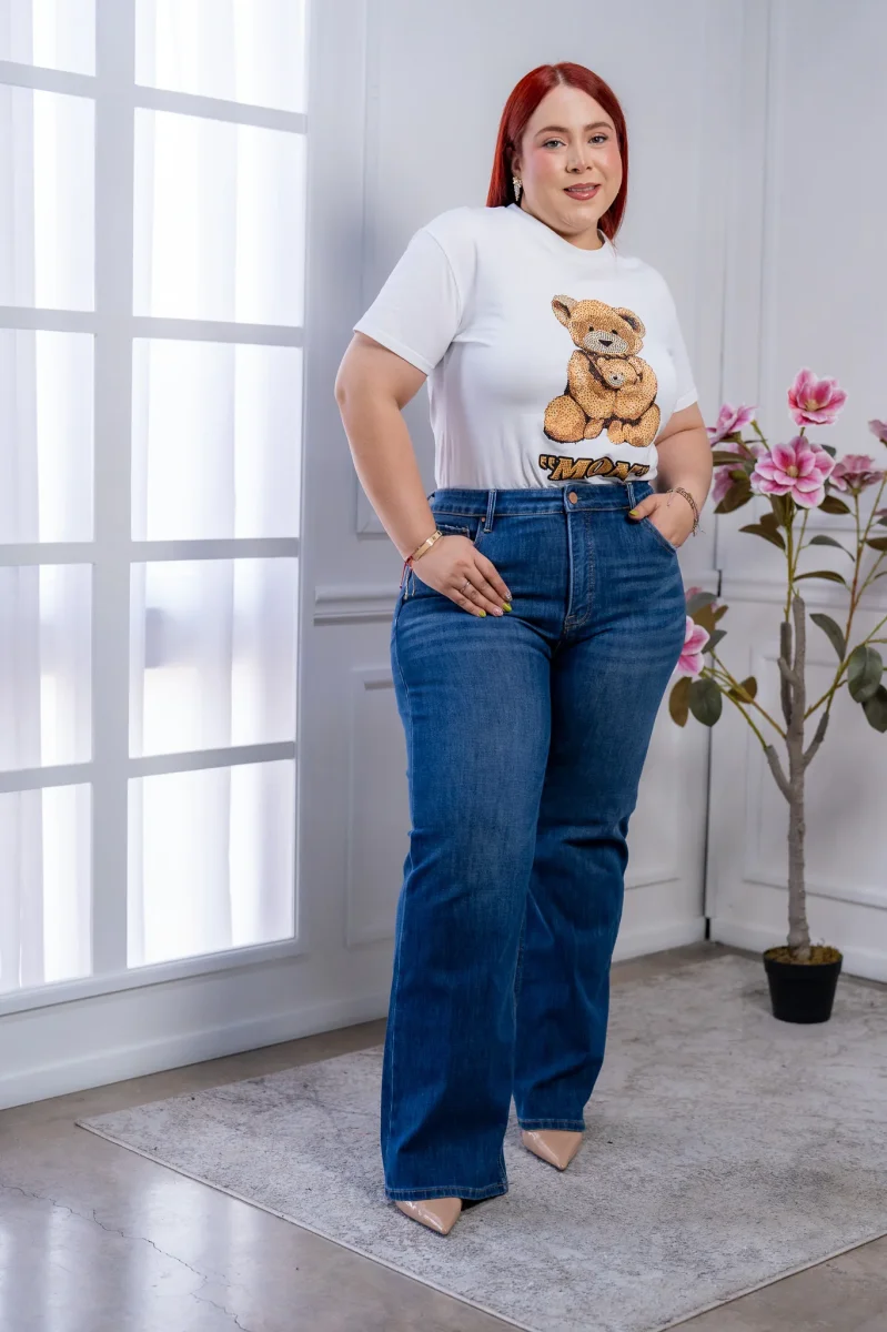 Playera Curvy Blanca MOM con Osito de Pedrería y Aplicaciones - Imagen 7