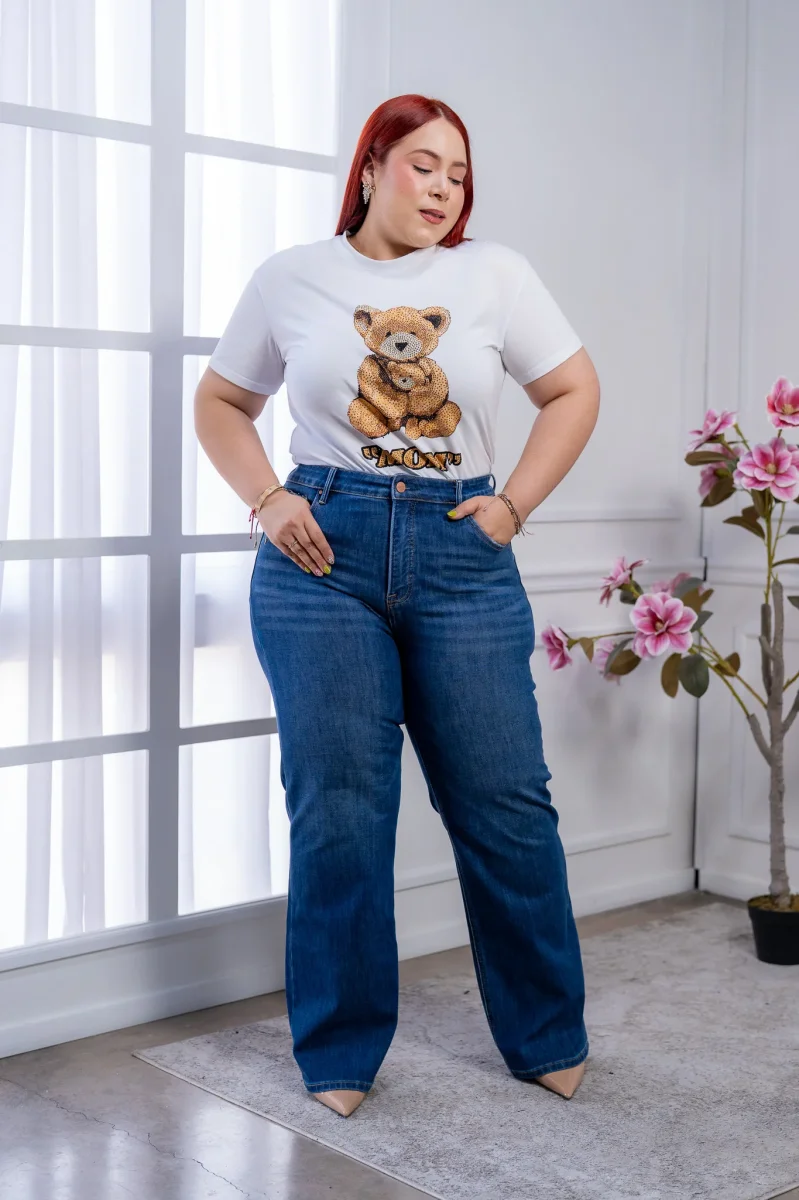Playera Curvy Blanca MOM con Osito de Pedrería y Aplicaciones - Imagen 8