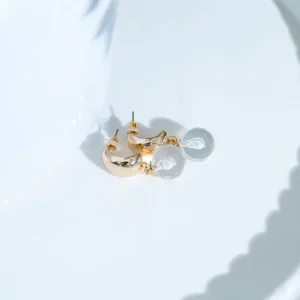 Aretes de Gota Curvy Dorados con Cristal