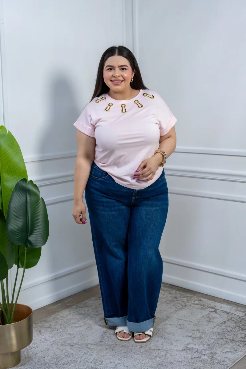 Blusa Curvy Rosa de Algodón con Herrajes Dorados - Imagen 6