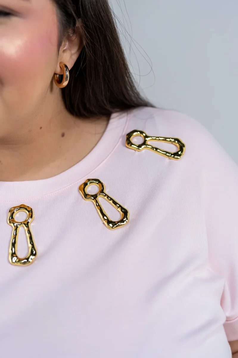 Blusa Curvy Rosa de Algodón con Herrajes Dorados - Imagen 8