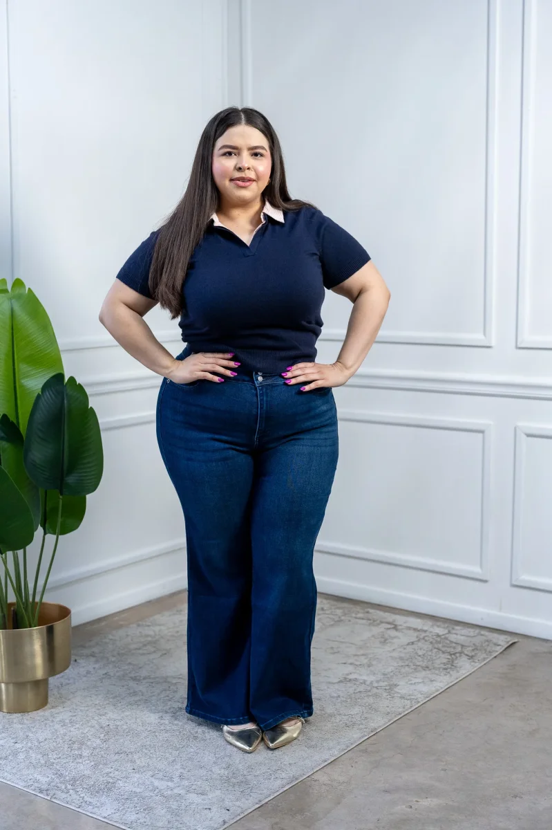 Blusa Curvy Acanalada Azul Marino con Cuello Camisero