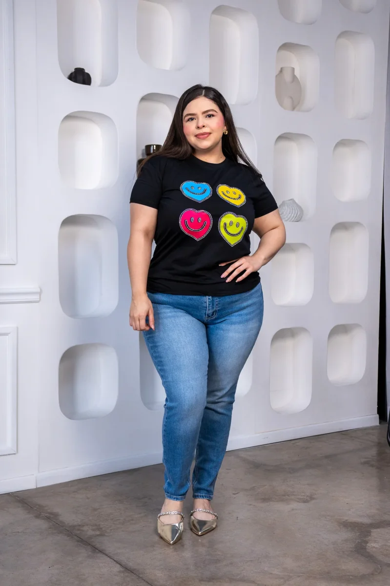 Playera Curvy Caritas Feliz Negra Talla Extra - Imagen 6