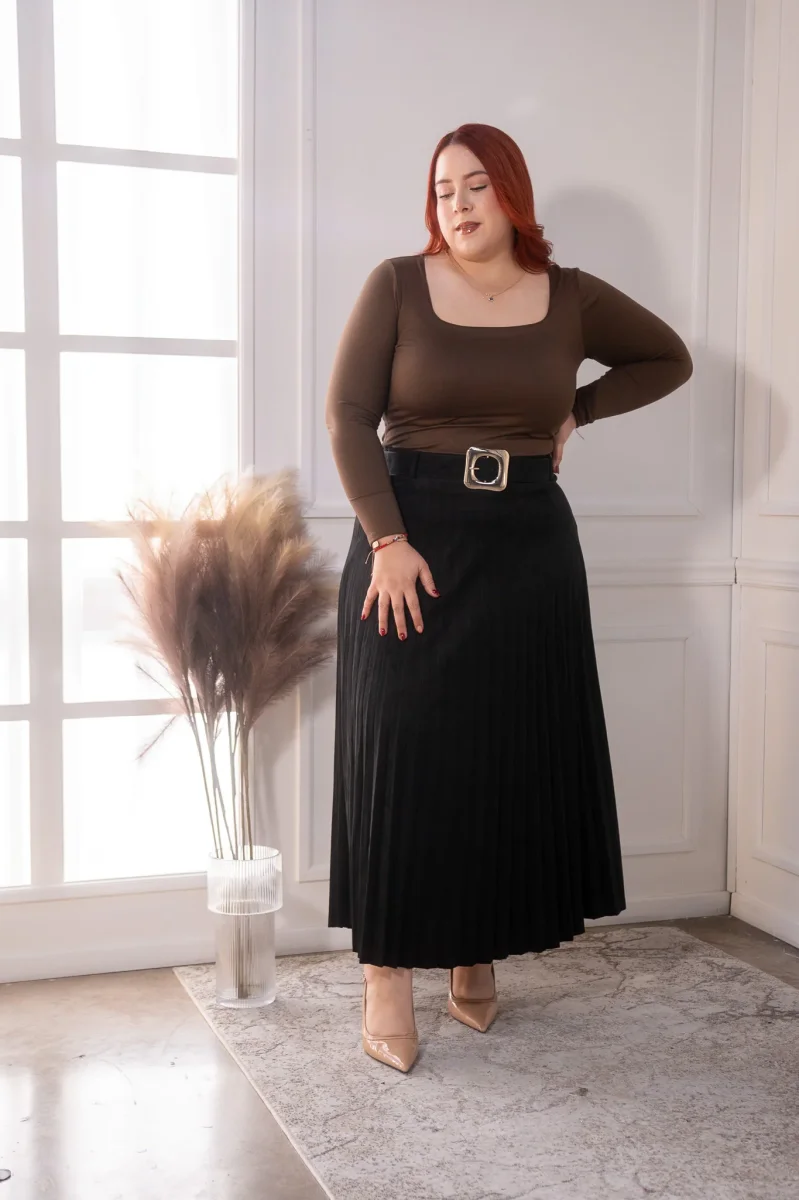 Falda Curvy Larga Plisada Gamuza Negra Premium Elegante - Imagen 2