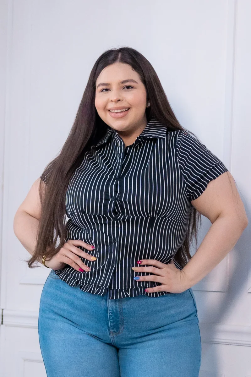 Camisa Curvy Rayas con Elástico Atrás Look Oficina Chic - Imagen 5