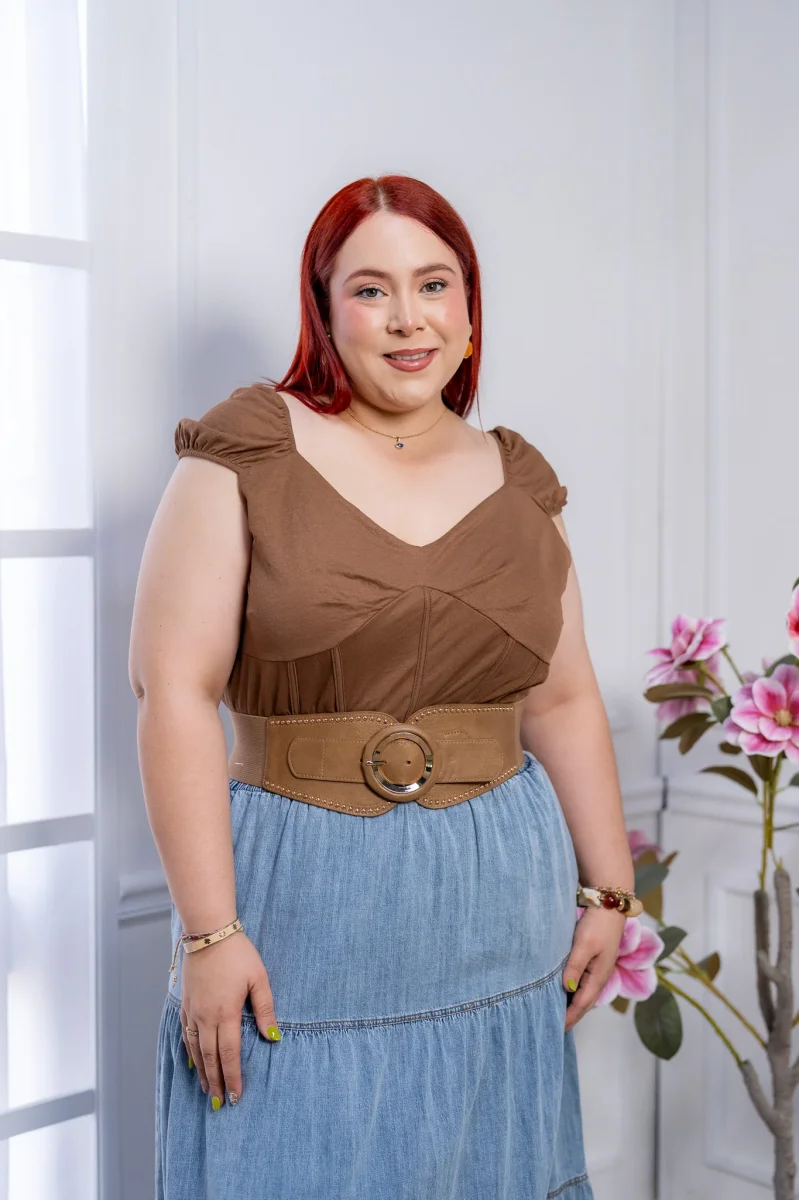 Top Curvy Corset Chocolate Costuras Estilizadoras Define Cintura - Imagen 4