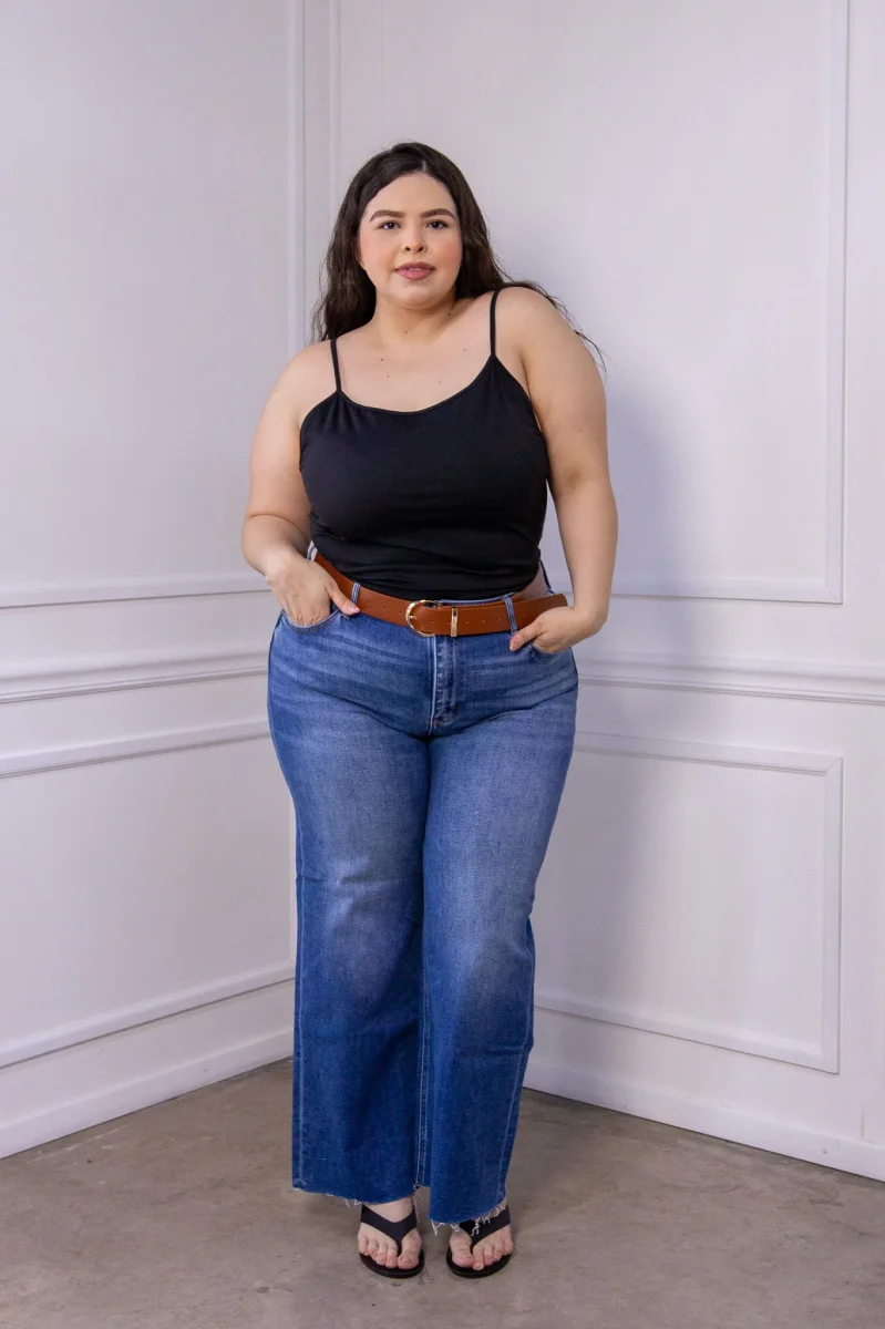 Jeans Curvy Recto Crop Oscuro Stretch Tiro Alto Estiliza - Imagen 9