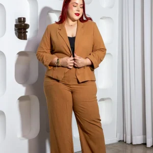 Set Curvy Blazer y Pantalón Palazzo Lino Lazo Espalda Camel