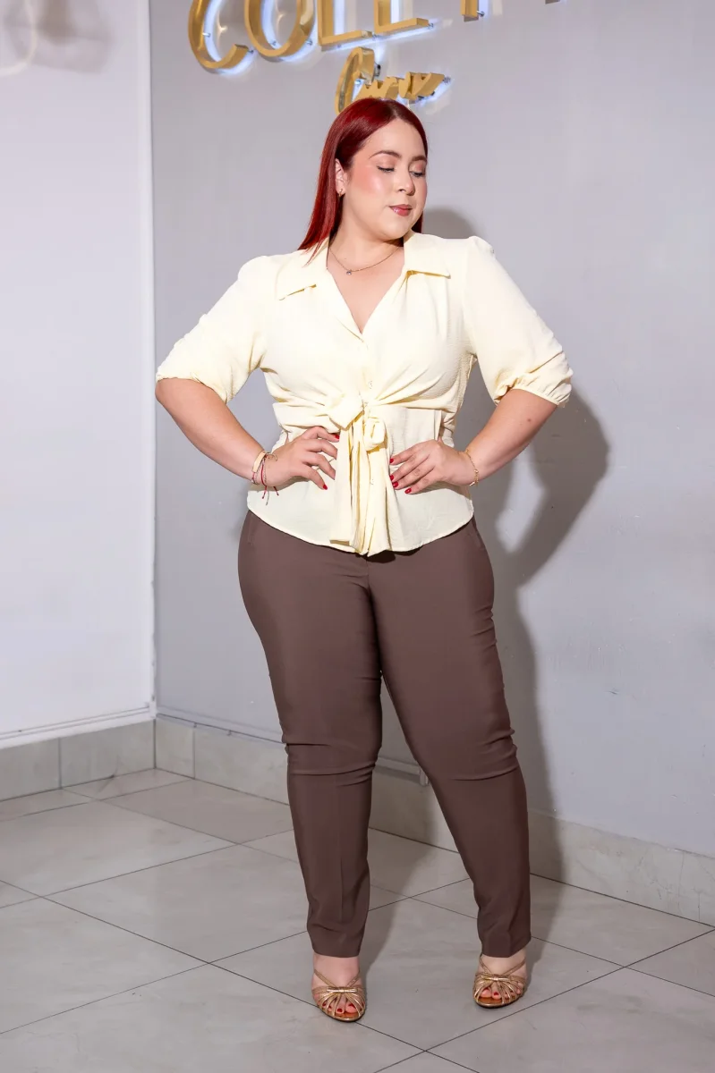 Pantalón Curvy Contemporáneo Moka Caída Fluida - Imagen 5