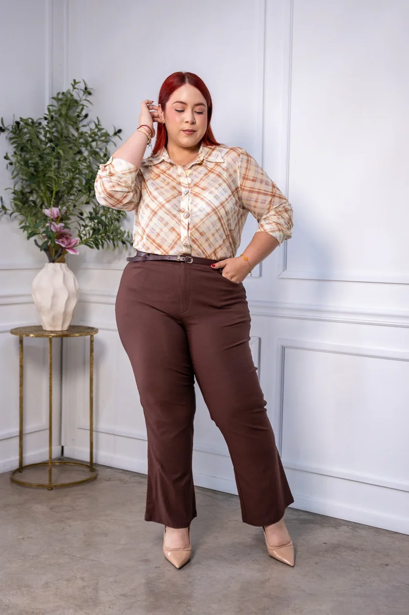 Pantalón Curvy Recto Vestir Café con Cinto Realza Glúteos - Imagen 5