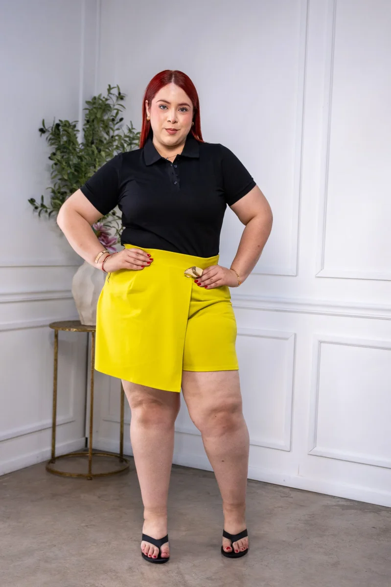 Short Falda Curvy Cruce con Broche Verde Limón