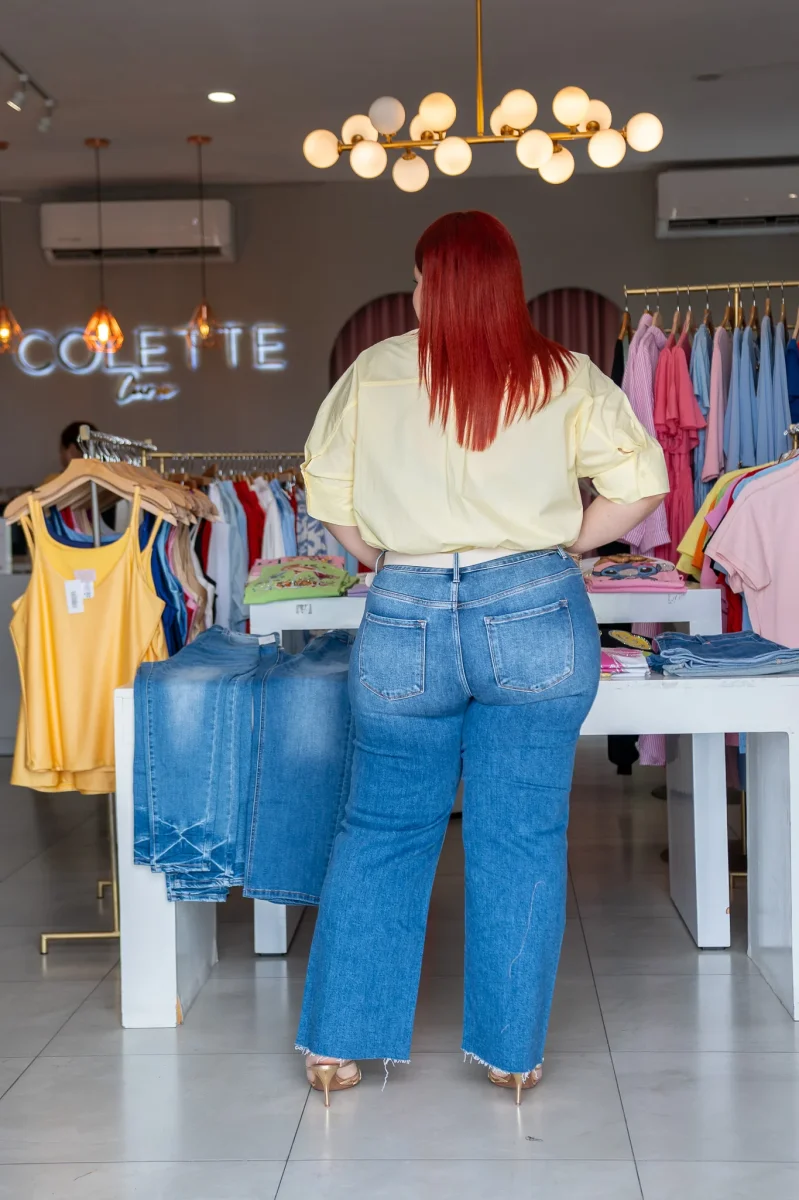Jeans Curvy Recto Crop Oscuro Stretch Tiro Alto Estiliza - Imagen 6