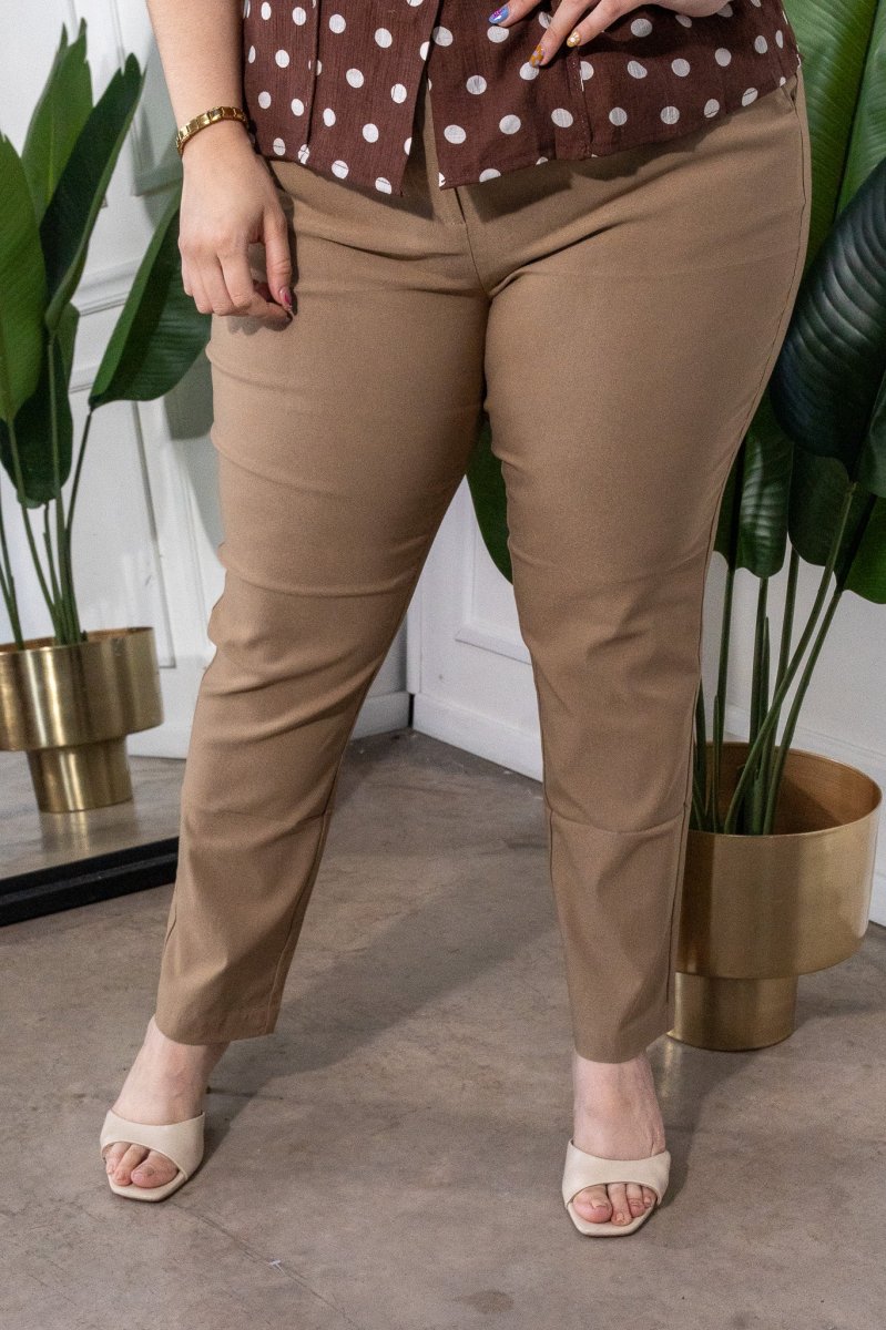 Pantalón Curvy Vestir Caki con Cinto Realza Glúteos - Imagen 2