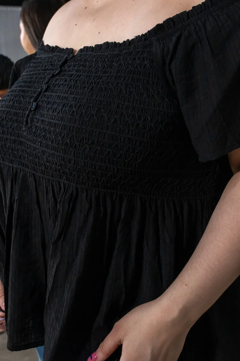 Blusa Curvy Off Shoulder Resorte Peplum Negra - Imagen 6