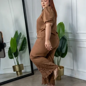 Set Pantalon con Bordado Curvy Cafe