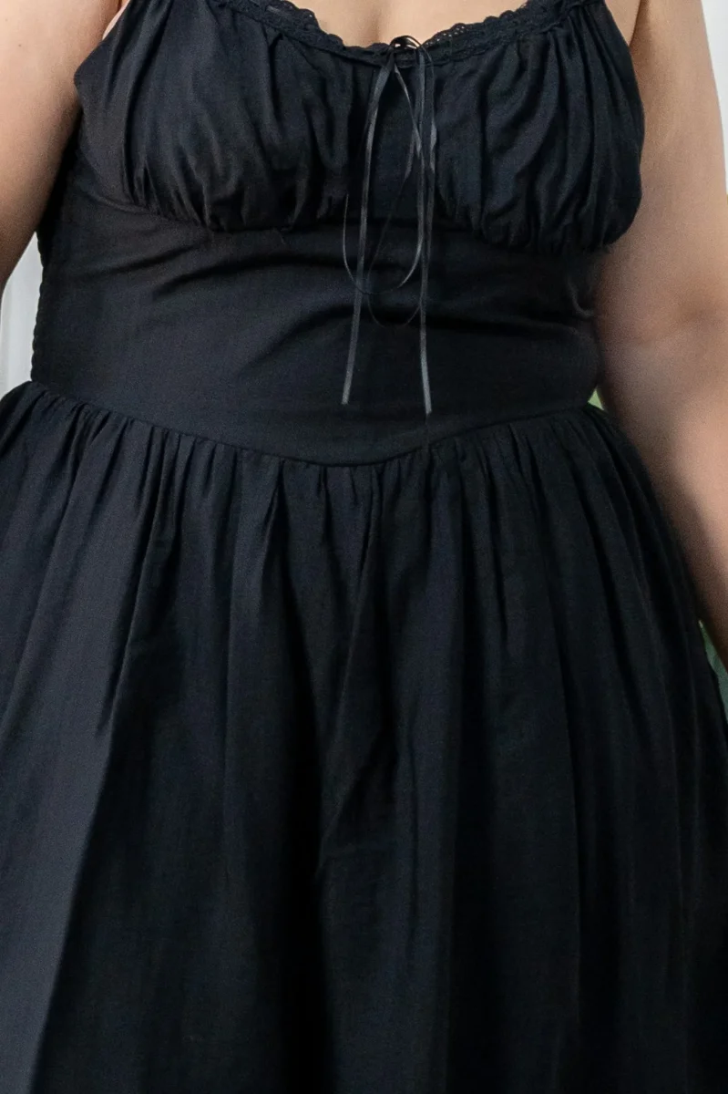 Vestido Corto Curvy Tirantes Negro Elegante - Imagen 4