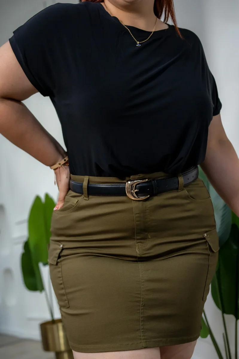 Blusa Curvy Licra Cuello Redondo Manga Corta Negro Atemporal - Imagen 5