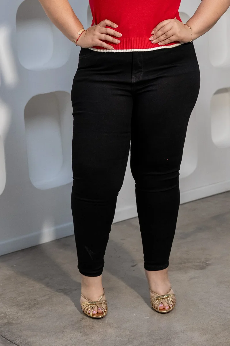Jeans Skinny Curvy Negro Liso Ajuste Estiliza - Imagen 4