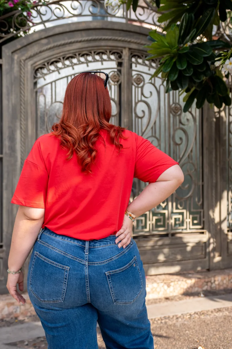 Playera Curvy Oversize Algodón Stretch Beige y Rojo Casual - Imagen 5