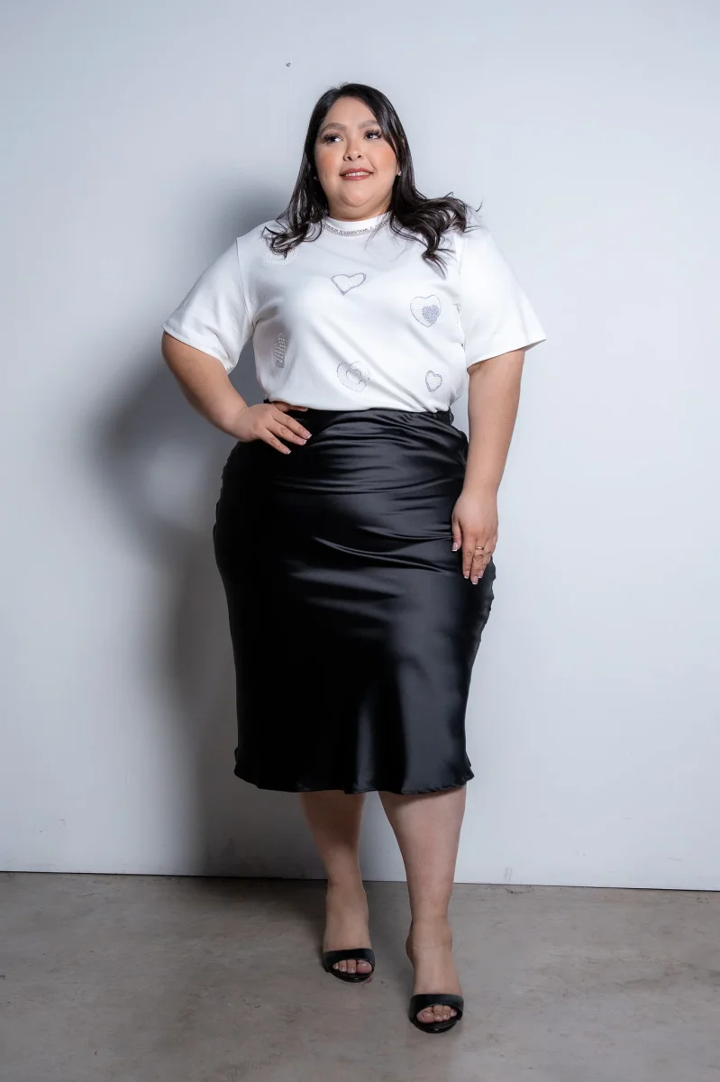 Falda Curvy Satín Lisa Negra Brillo Sutil Elegante Atemporal - Imagen 2