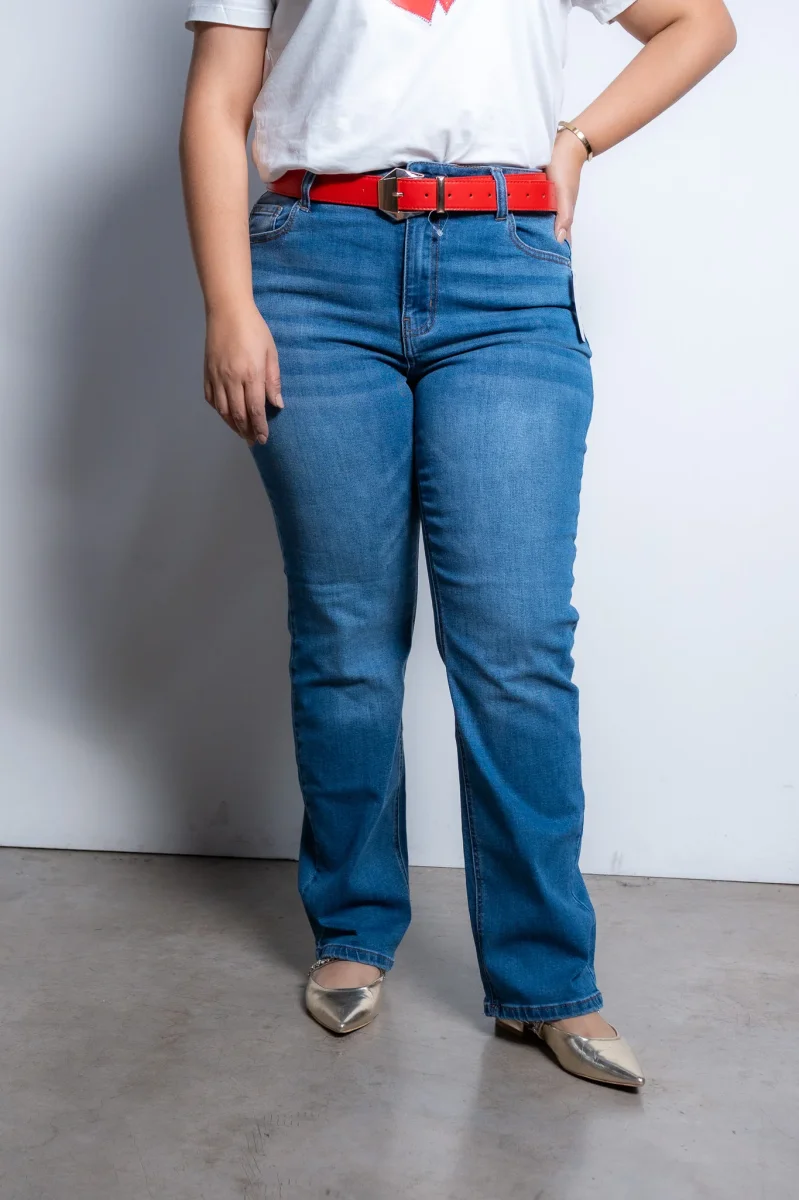 Jeans Curvy Recto Claro Stretch que Realza Curvas y Estiliza - Imagen 5