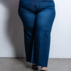 Jeans Curvy Recto Liso Oscuro Crop Tiro Alto Sin Bastilla