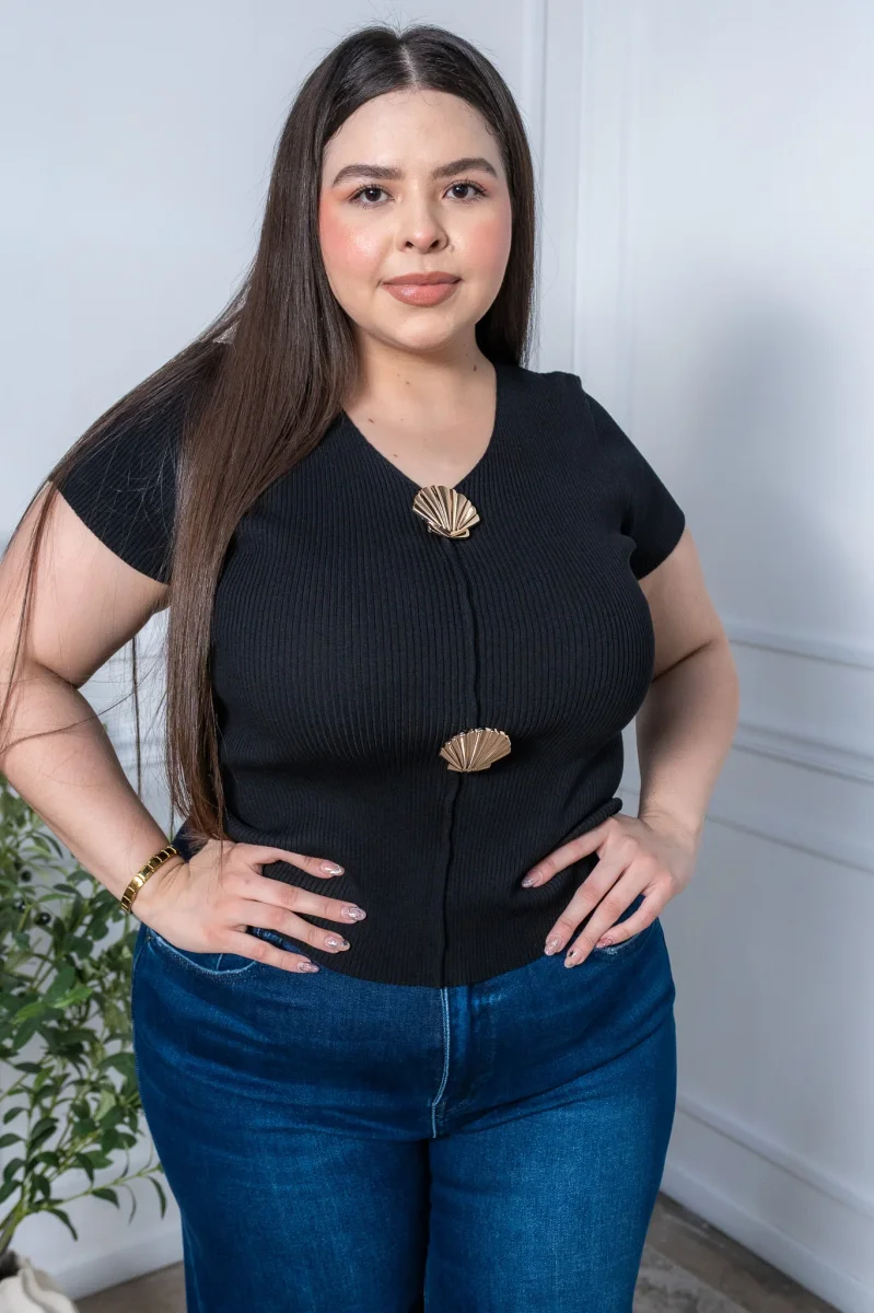 Blusa Curvy Punto Botón Concha Negra Femenina Clásica - Imagen 2