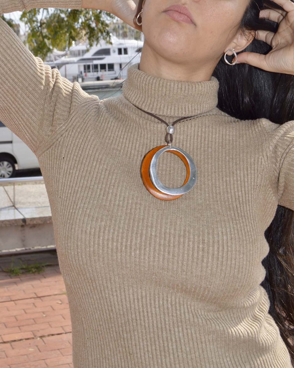 Collar largo 2 aros metal y madera - Imagen 3