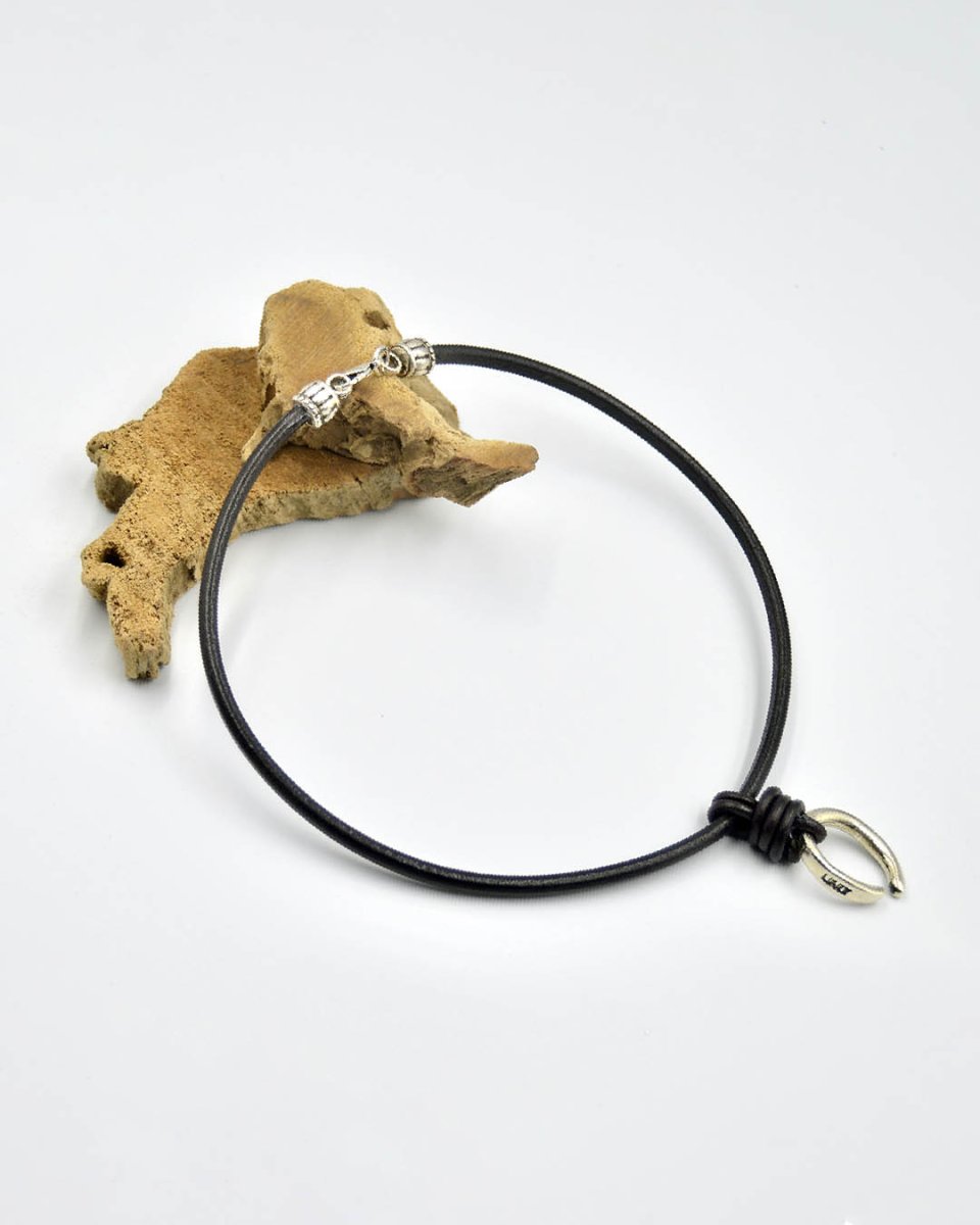 Collar corto cuero Nudo y Herradura