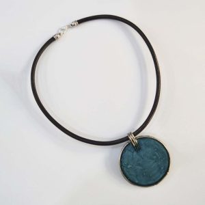 Collar corto redondo resina