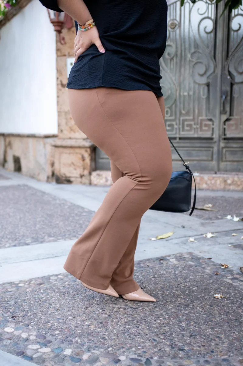 Pantalón Curvy Vestir Flare Bootcut Liso Café