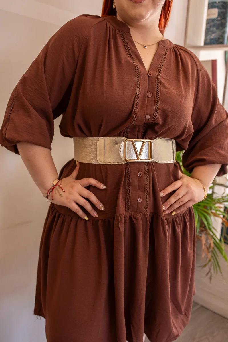 Vestido Curvy Corto Manga Globo Babydoll Color Chocolate - Imagen 4
