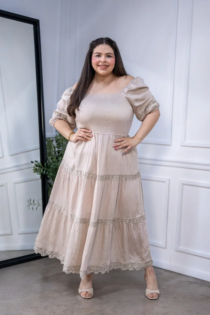 Maxi Vestido Curvy Escote Cuadrado Resorte Manga Abullonada Beige - Imagen 4