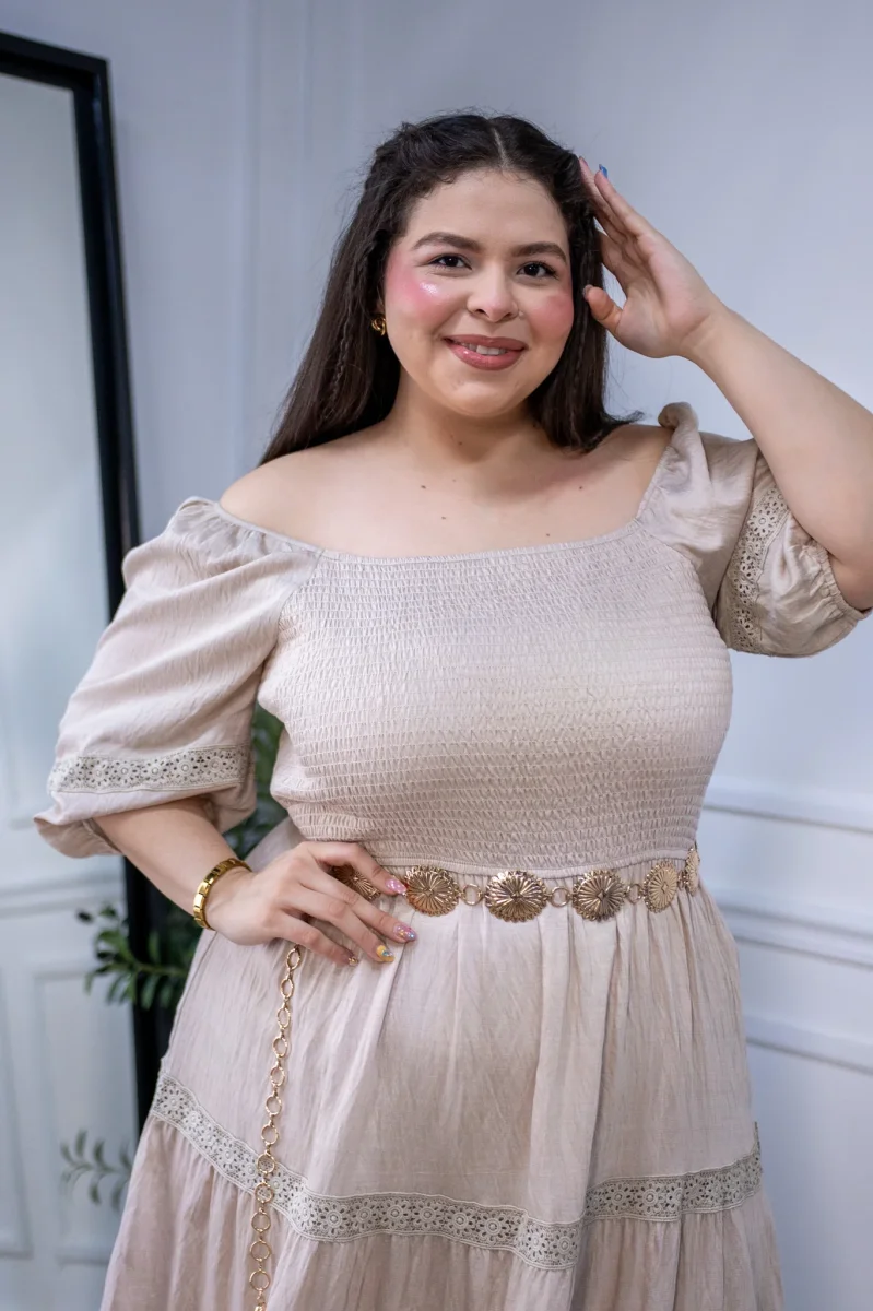 Maxi Vestido Curvy Escote Cuadrado Resorte Manga Abullonada Beige - Imagen 5