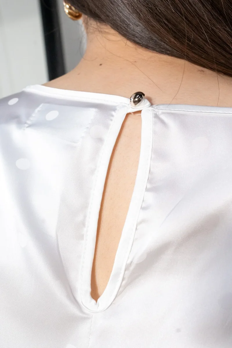 Blusa Curvy Satín Polka Dots Ivory - Imagen 9