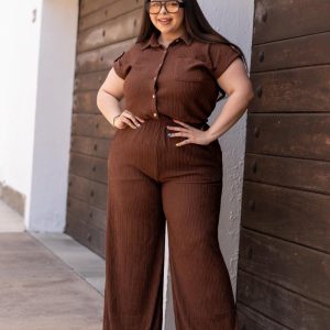 Set Camisa Cropped y Pantalón Textura Curvy Moka