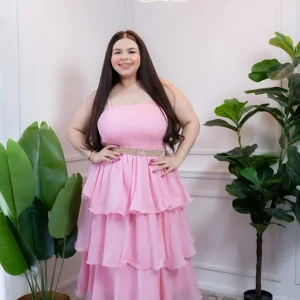 Vestido Curvy de Gasa Rosa con Holanes y Cintura Elástica