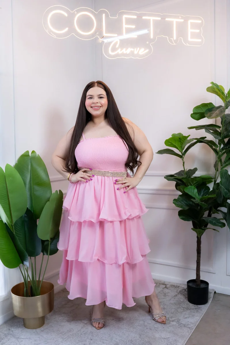 Vestido Curvy de Gasa Rosa con Holanes y Cintura Elástica