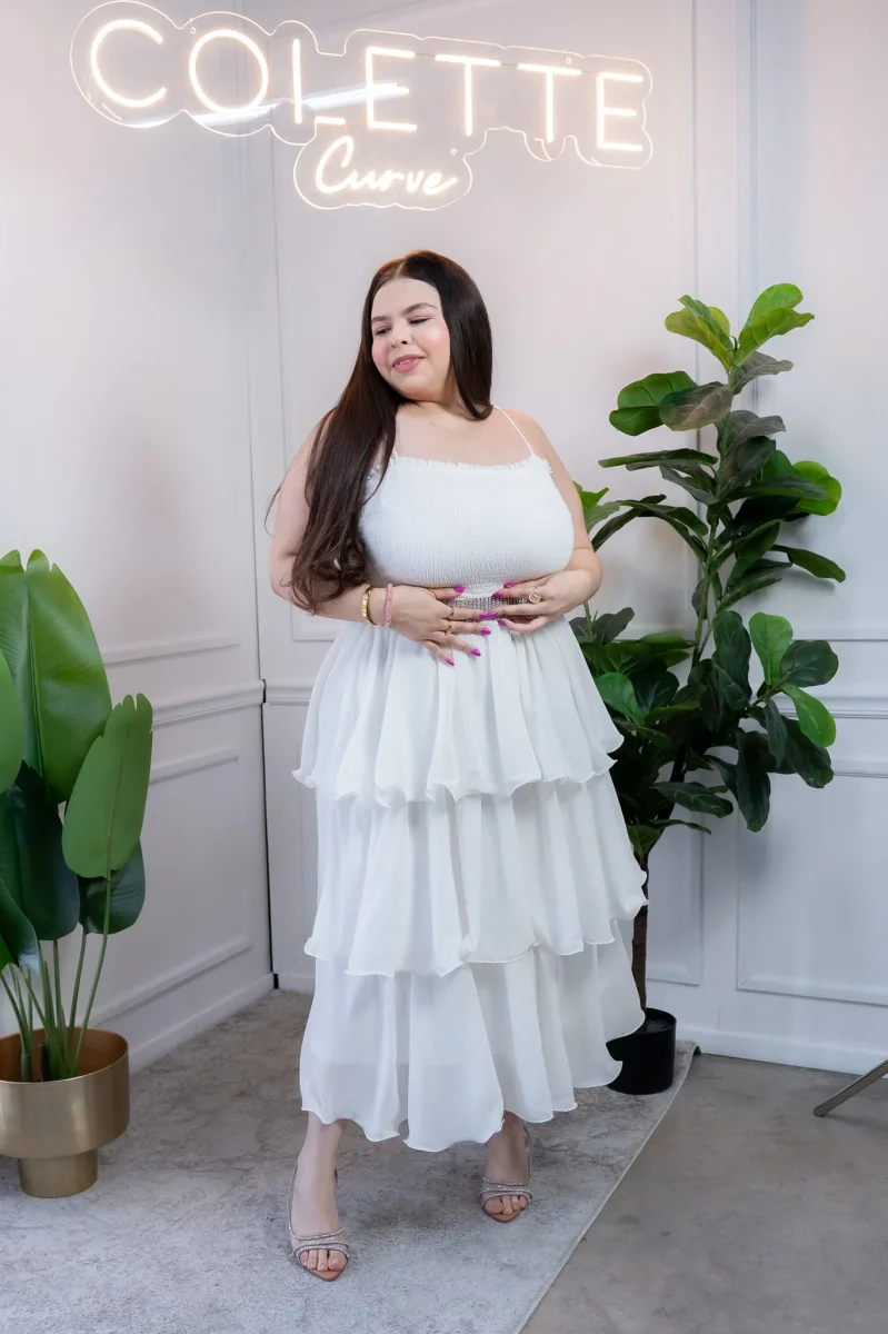 Vestido Curvy de Gasa Ivory con Holanes y Cintura Elástica - Imagen 5