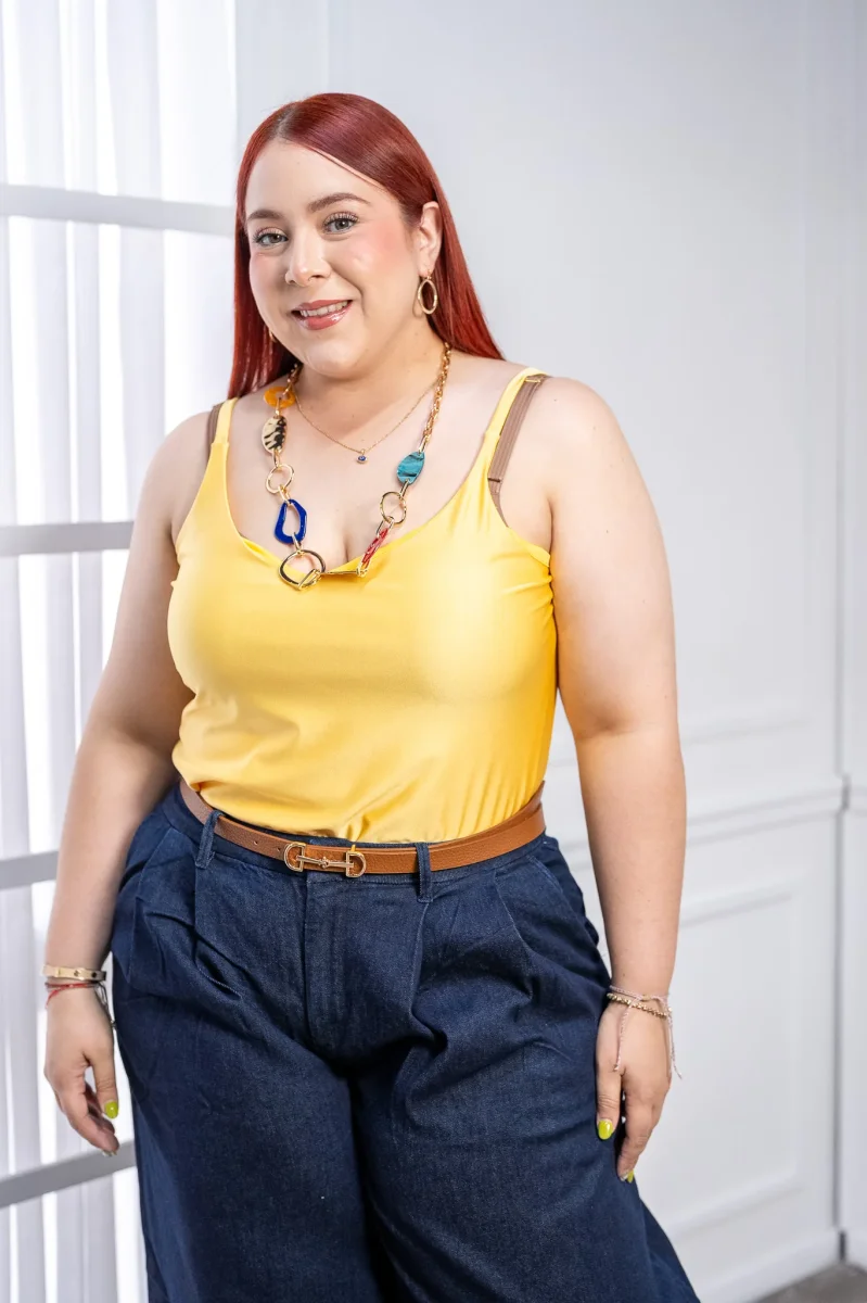 Blusa Curvy Amarilla Tirantes Escote V Vibrante Tallas Extras - Imagen 9