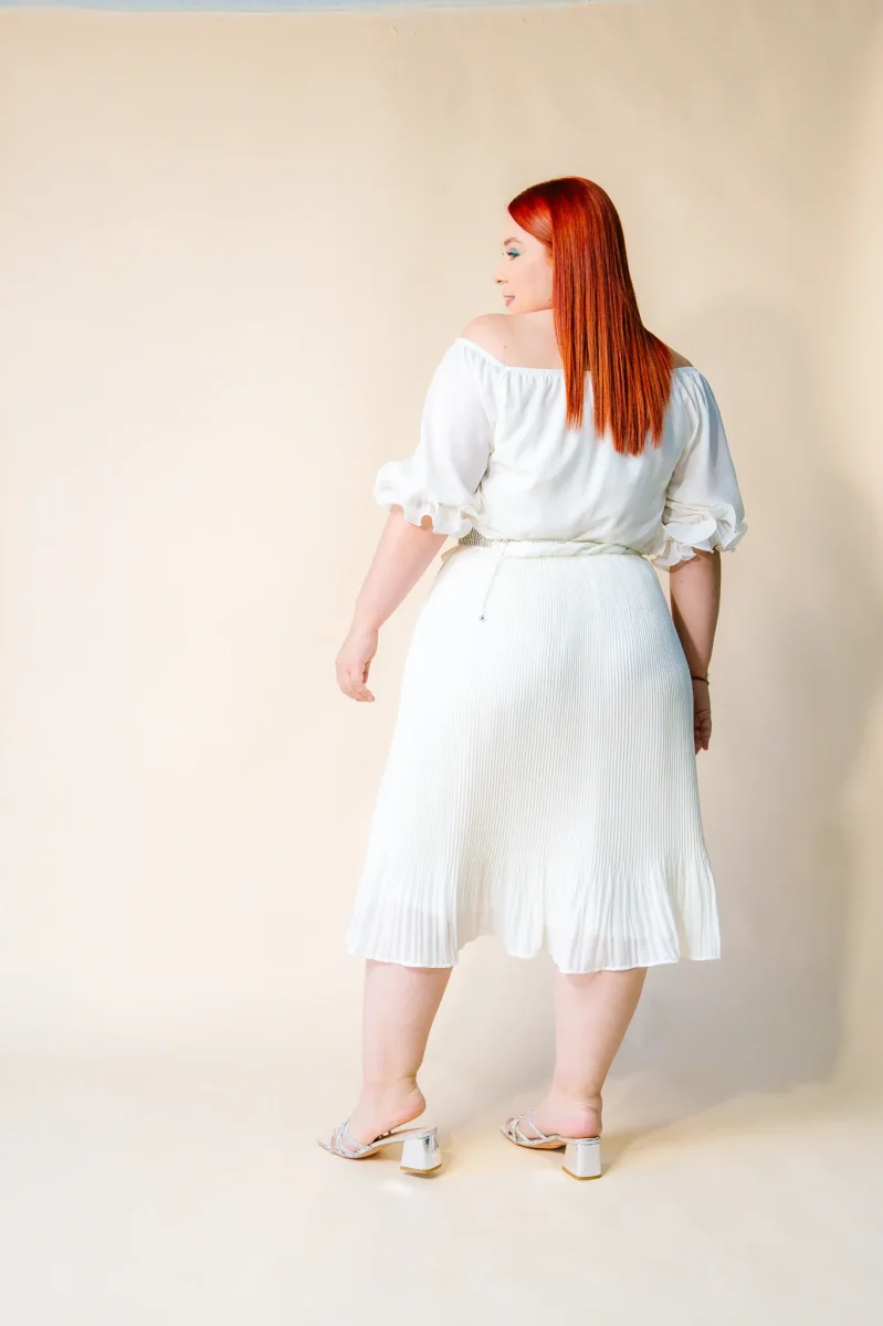 Vestido Plisado Curvy Liso Blanco Elegante - Imagen 4