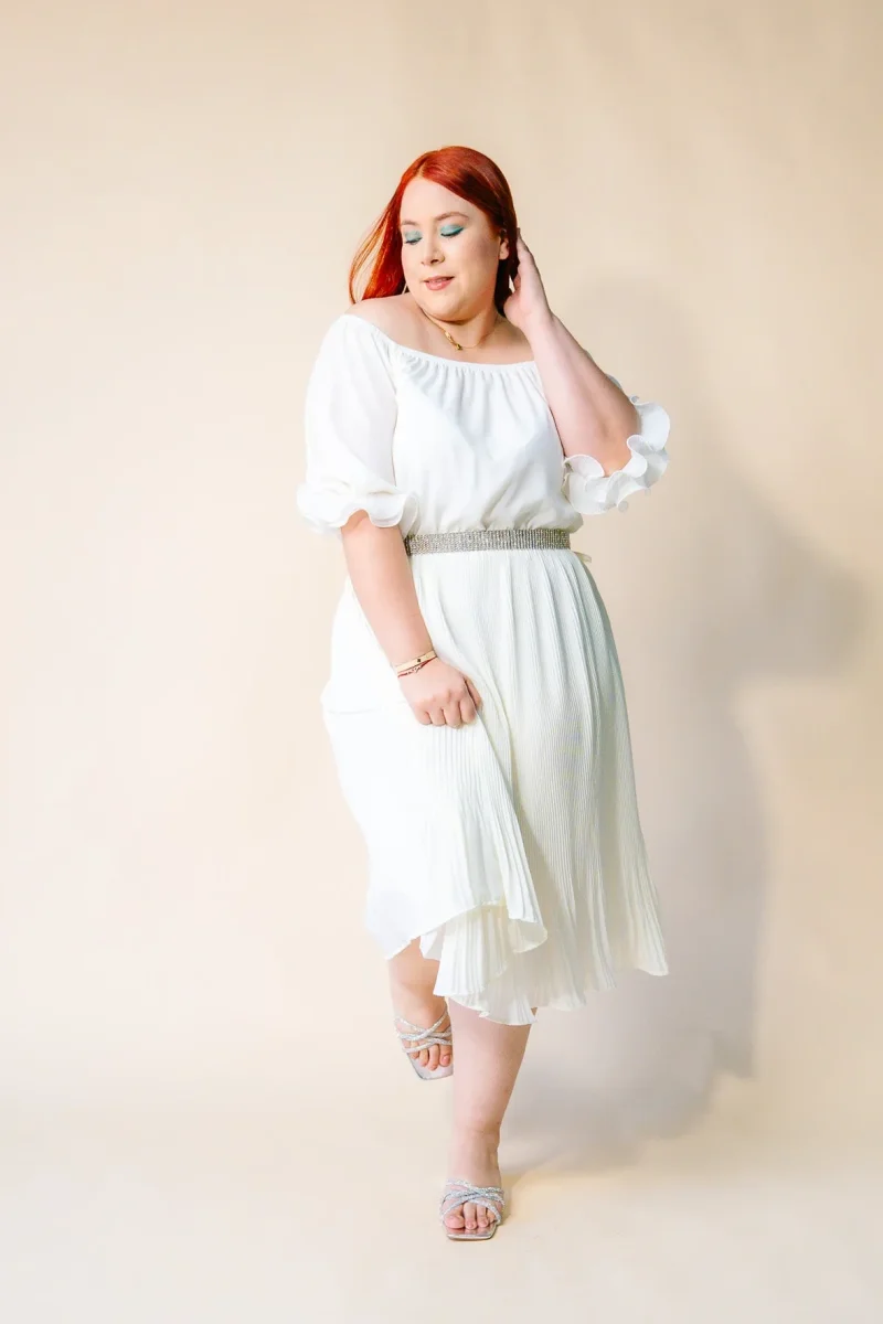 Vestido Plisado Curvy Liso Blanco Elegante - Imagen 3