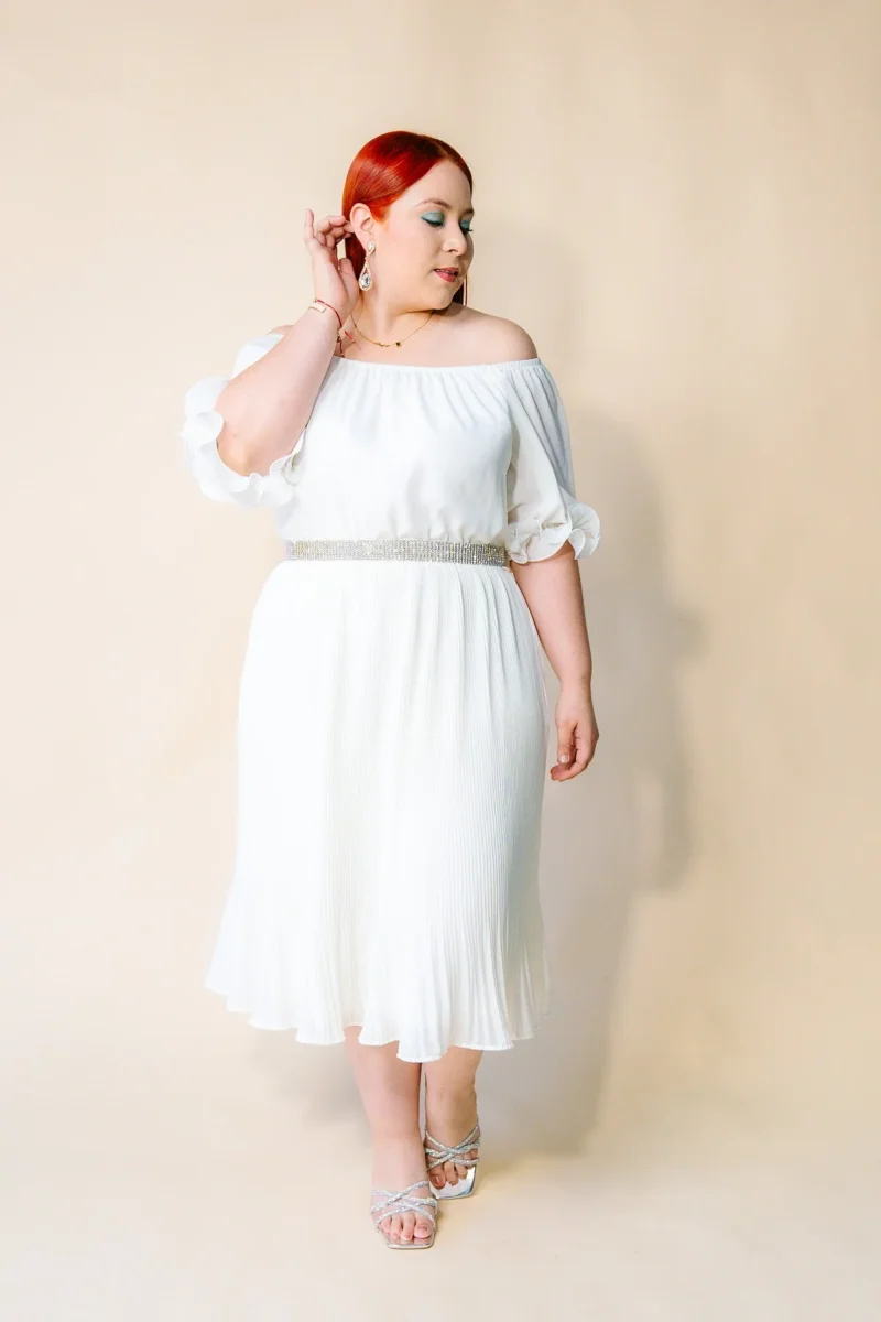 Vestido Plisado Curvy Liso Blanco Elegante - Imagen 5