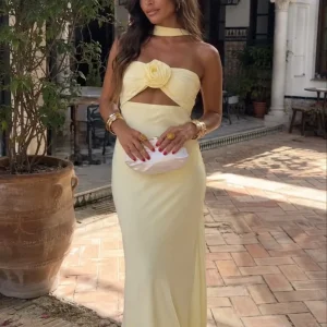 Vestido Maxi Halter con Rosa Corsage