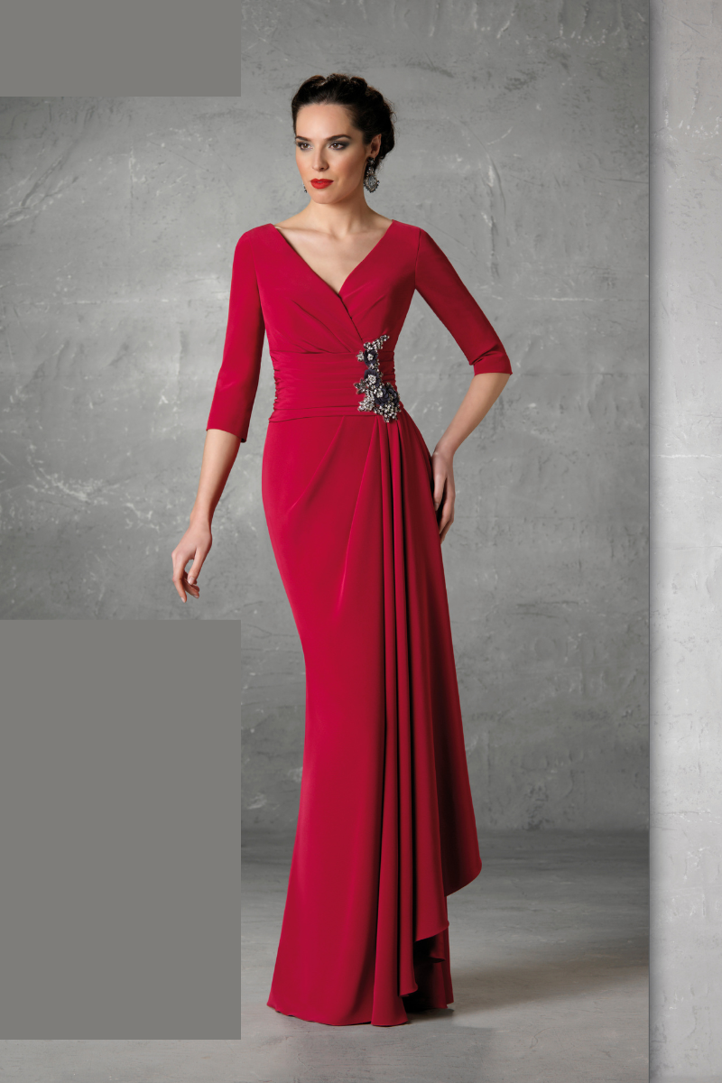 Vestido largo de madrina en crepé con manga francesa. - Imagen 2