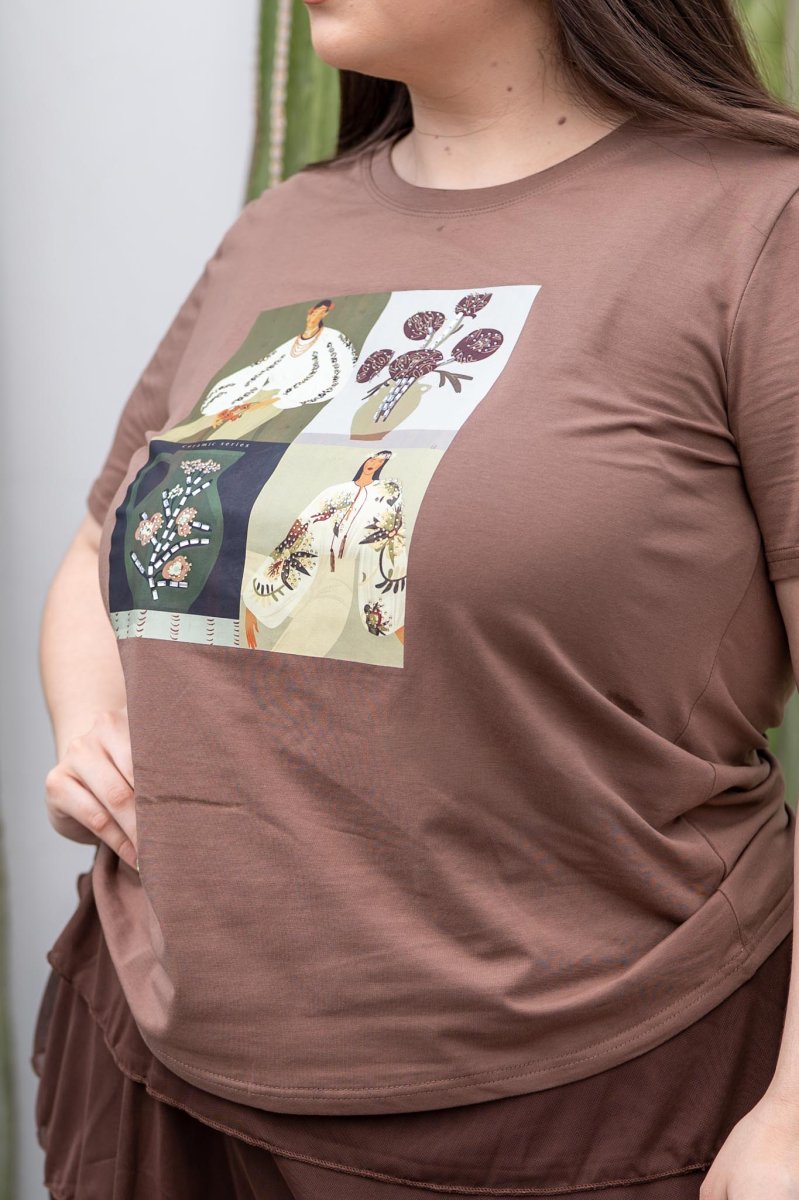Blusa Cuello Redondo Estampado Abstracto Curvy Café - Imagen 7