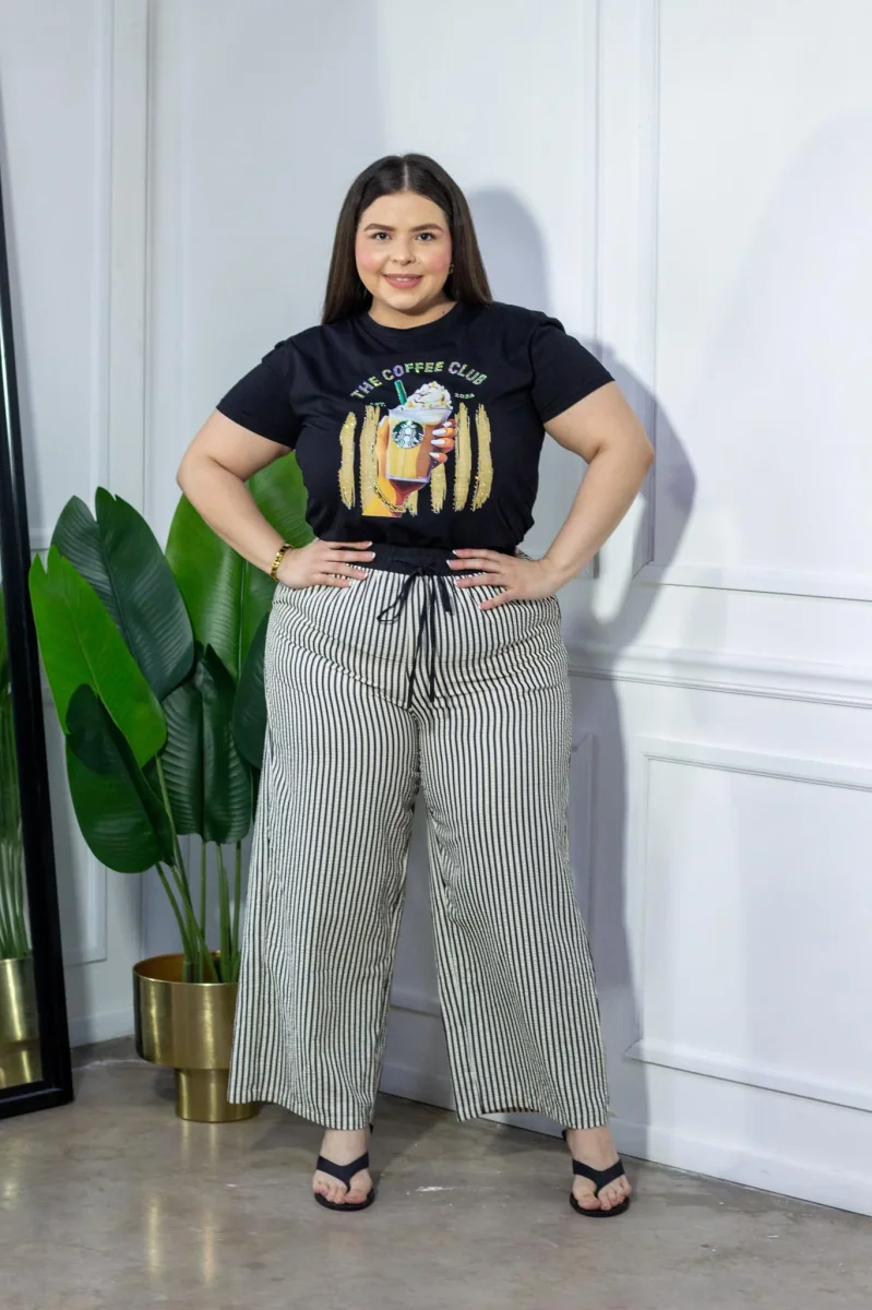 Playera The Coffee Club Curvy Negra - Imagen 8